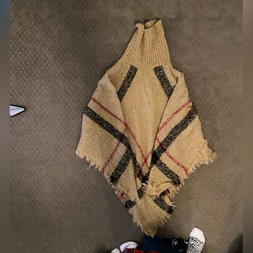 Poncho - Picture 3 of 5